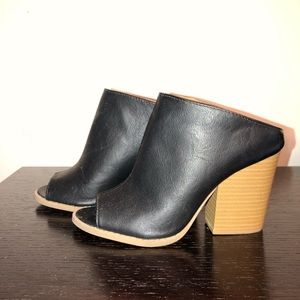 Qupid peep toe mules. Great condition !